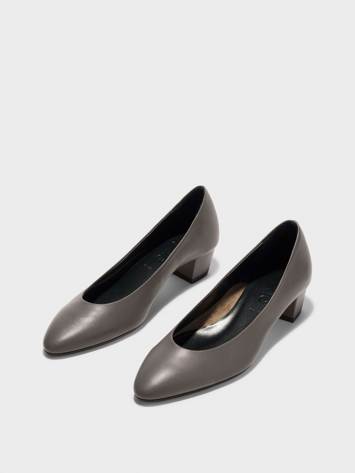 Helia Low-Cut Pumps
