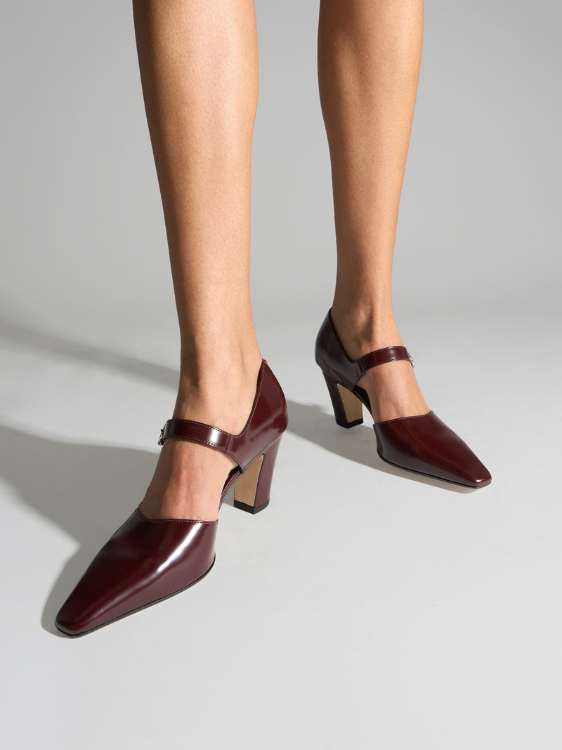 Isidora Mary-Jane Pumps