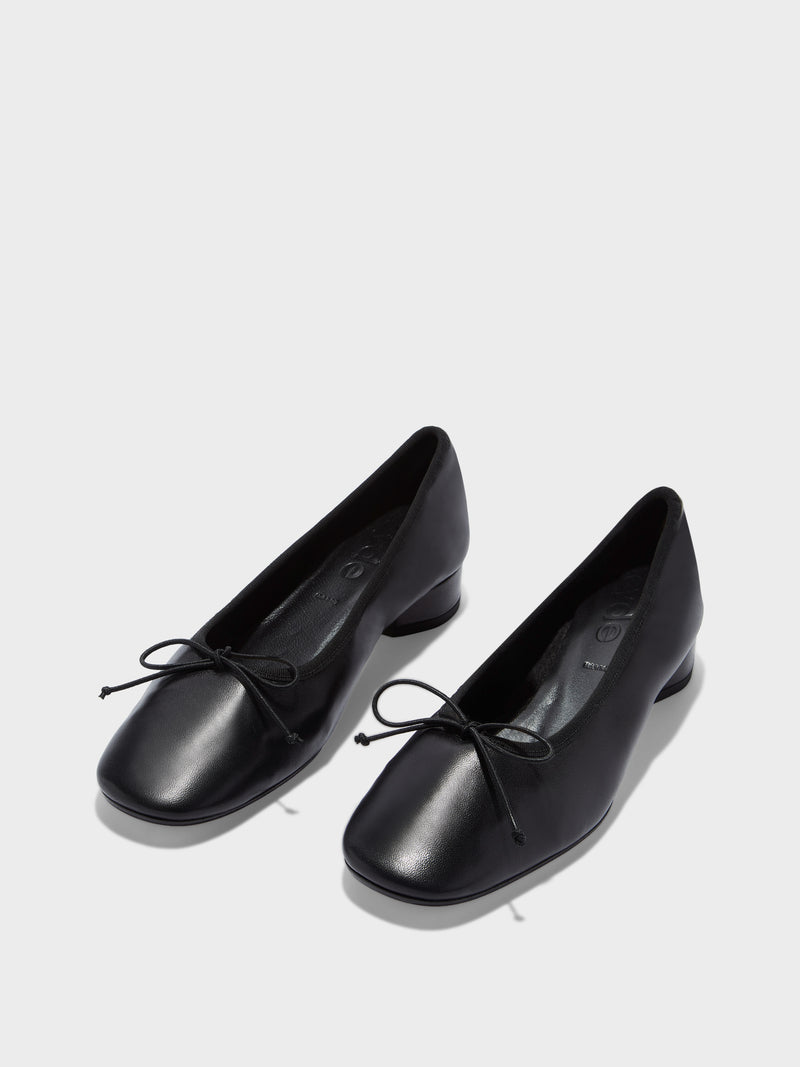 Onda Round-Toe Ballet Flats