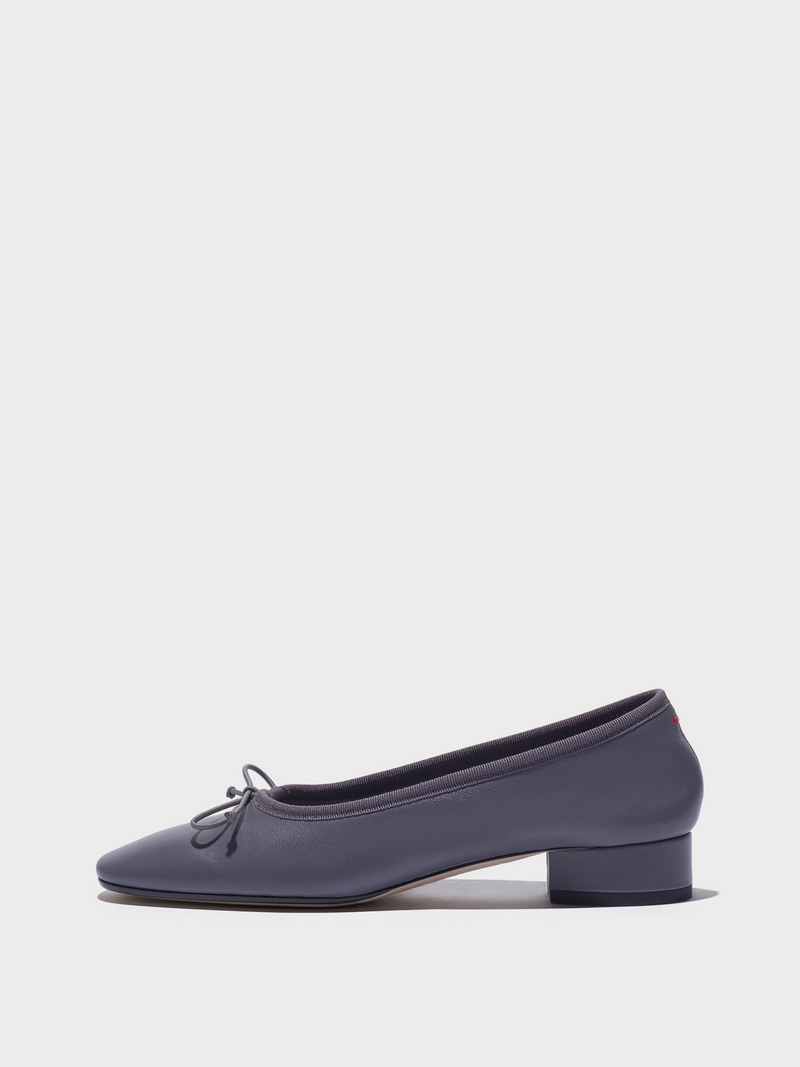 Onda Round-Toe Ballet Flats