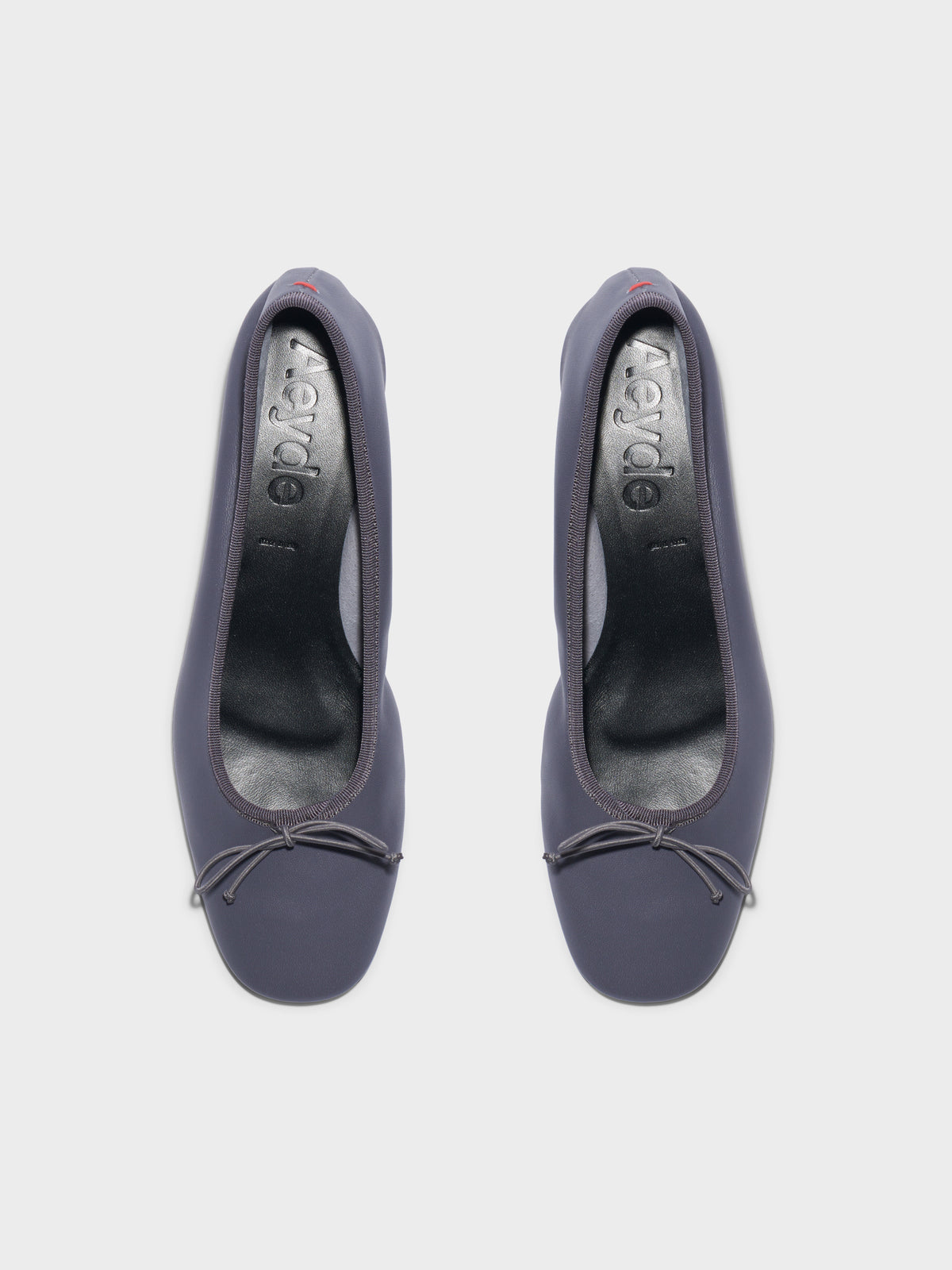 Onda Round-Toe Ballet Flats