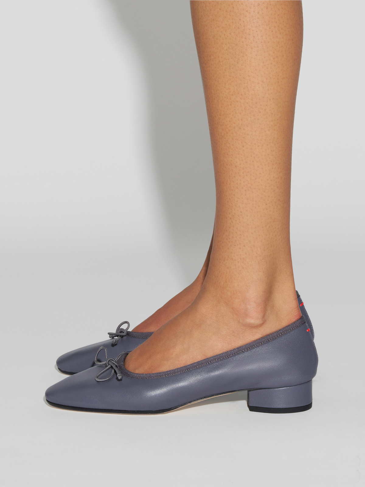 Onda Round-Toe Ballet Flats