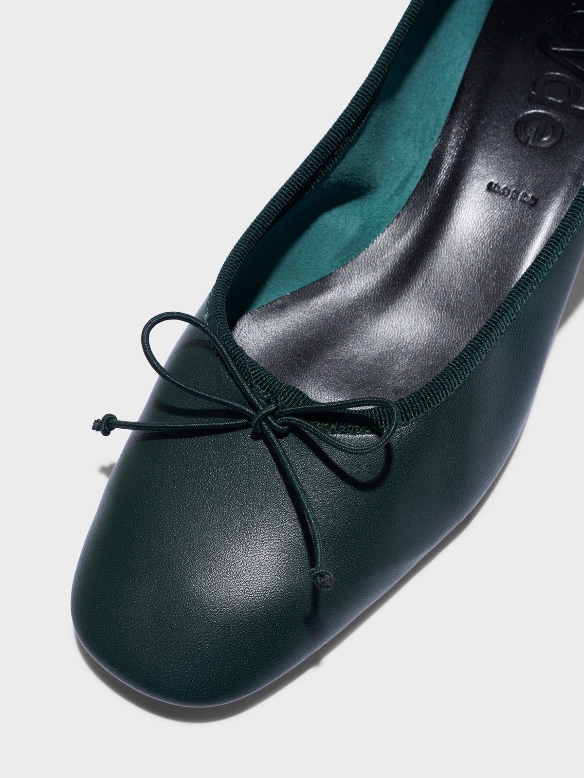 Onda Round-Toe Ballet Flats