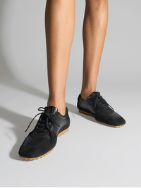 Uma Slim Sneakers